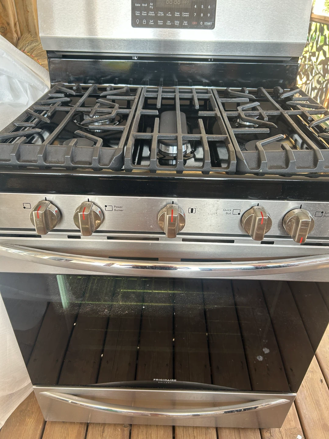 Frigidaire Gas Range - photo 5