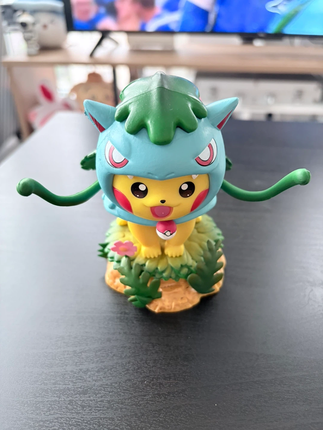 Pikachu (Venusaur Costume) Figure