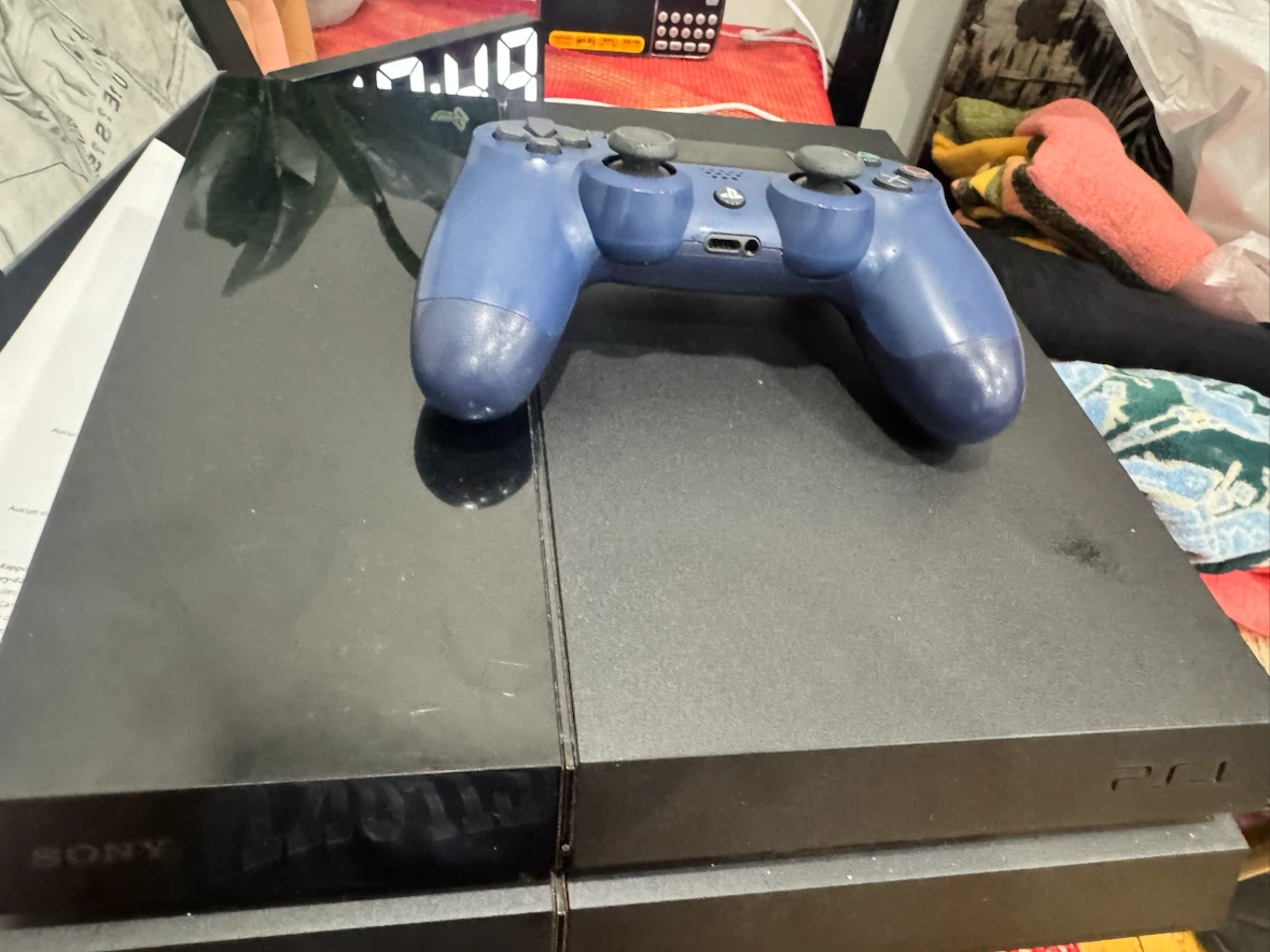 PlayStation 4 (PS4) with 2 Controllers 🎮