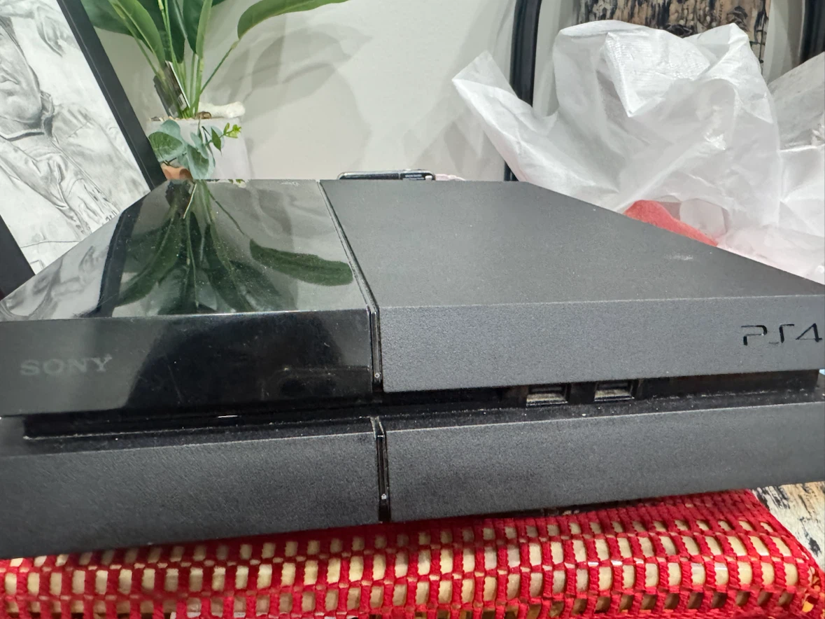 PlayStation 4 (PS4) with 2 Controllers 🎮 - photo 2