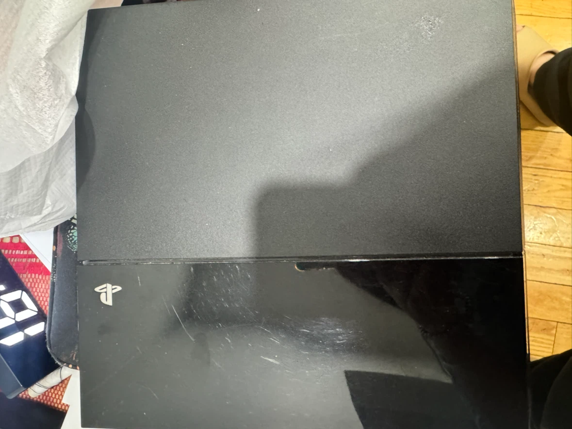 PlayStation 4 (PS4) with 2 Controllers 🎮 - photo 3