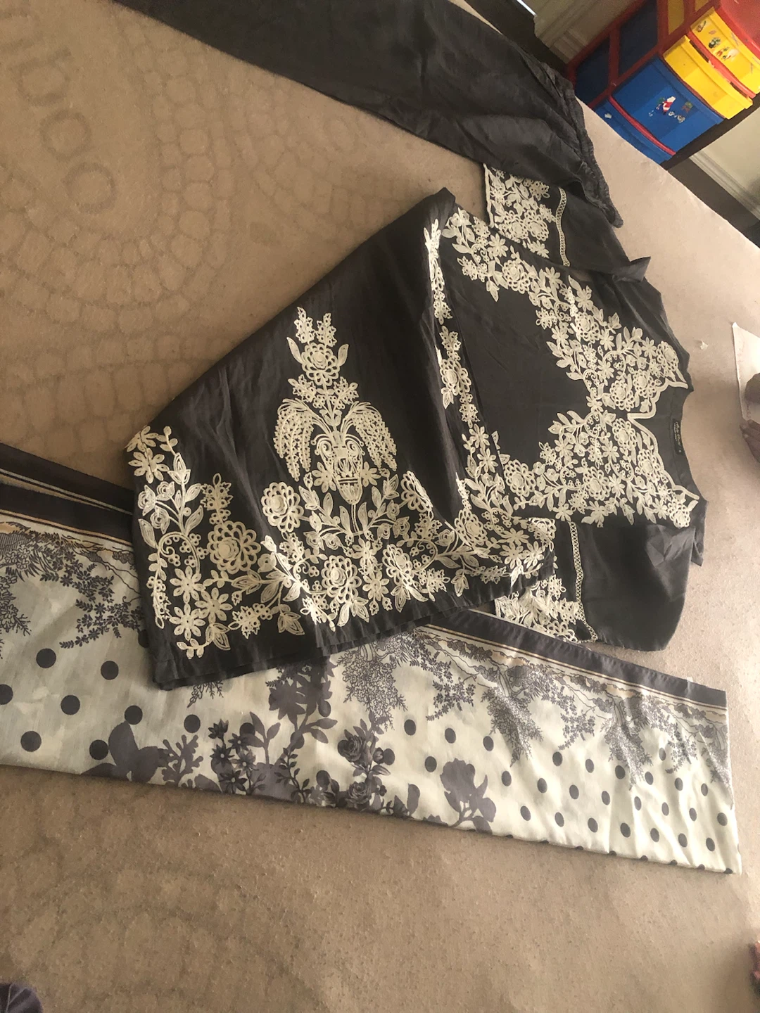 Asim Jofa Lawn Grey Embroidered 3-Piece Suit - photo 5