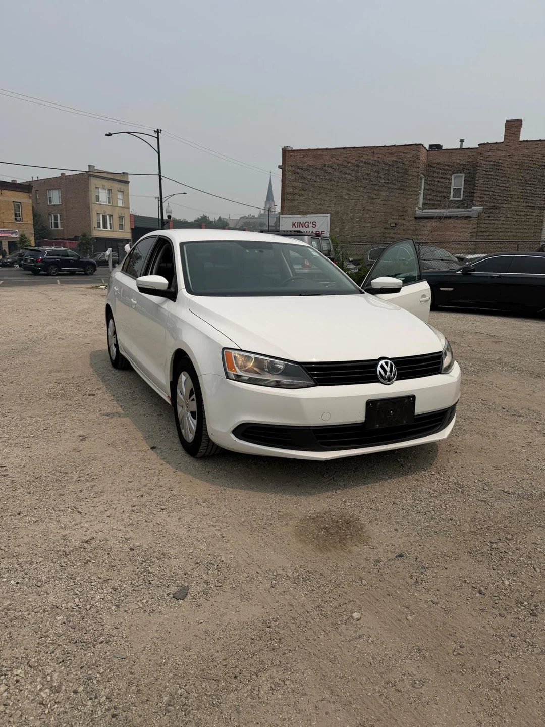 White Volkswagen Jetta Sedan 2011 - photo 2