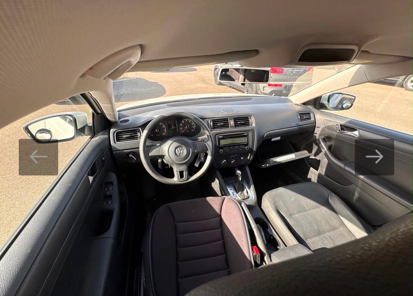 White Volkswagen Jetta Sedan 2011 - photo 4