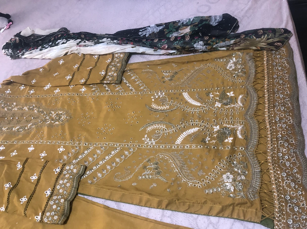 Women's Embroidered Kurti with Pants and Dupatta - photo 2