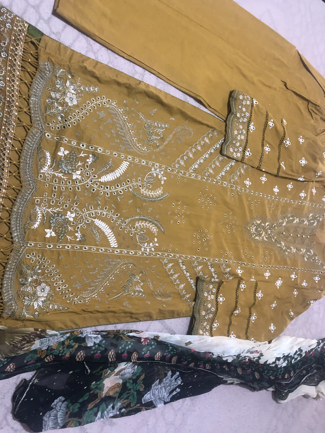 Women's Embroidered Kurti with Pants and Dupatta - photo 4