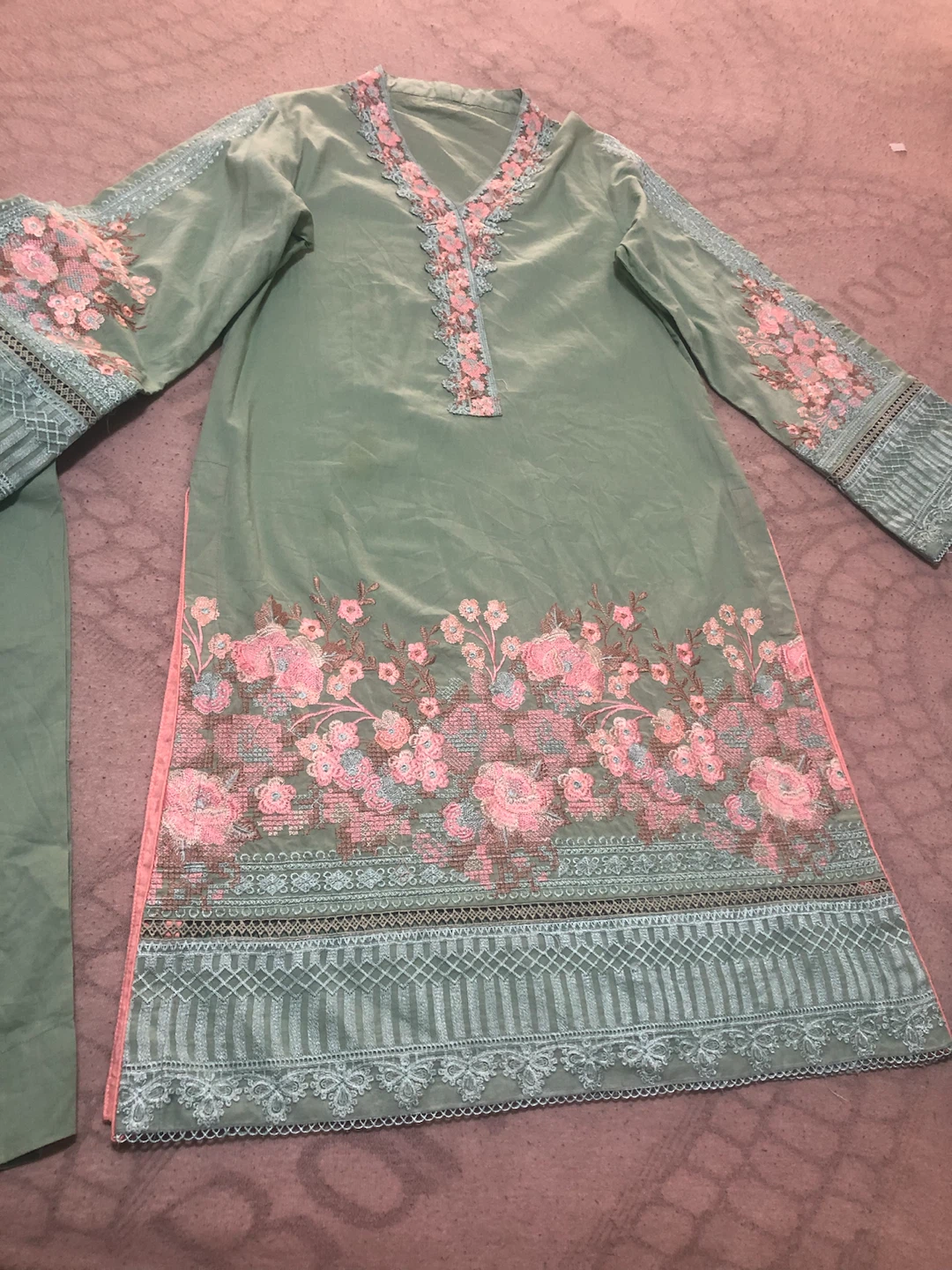Embroidered Kurti with Pants - photo 4