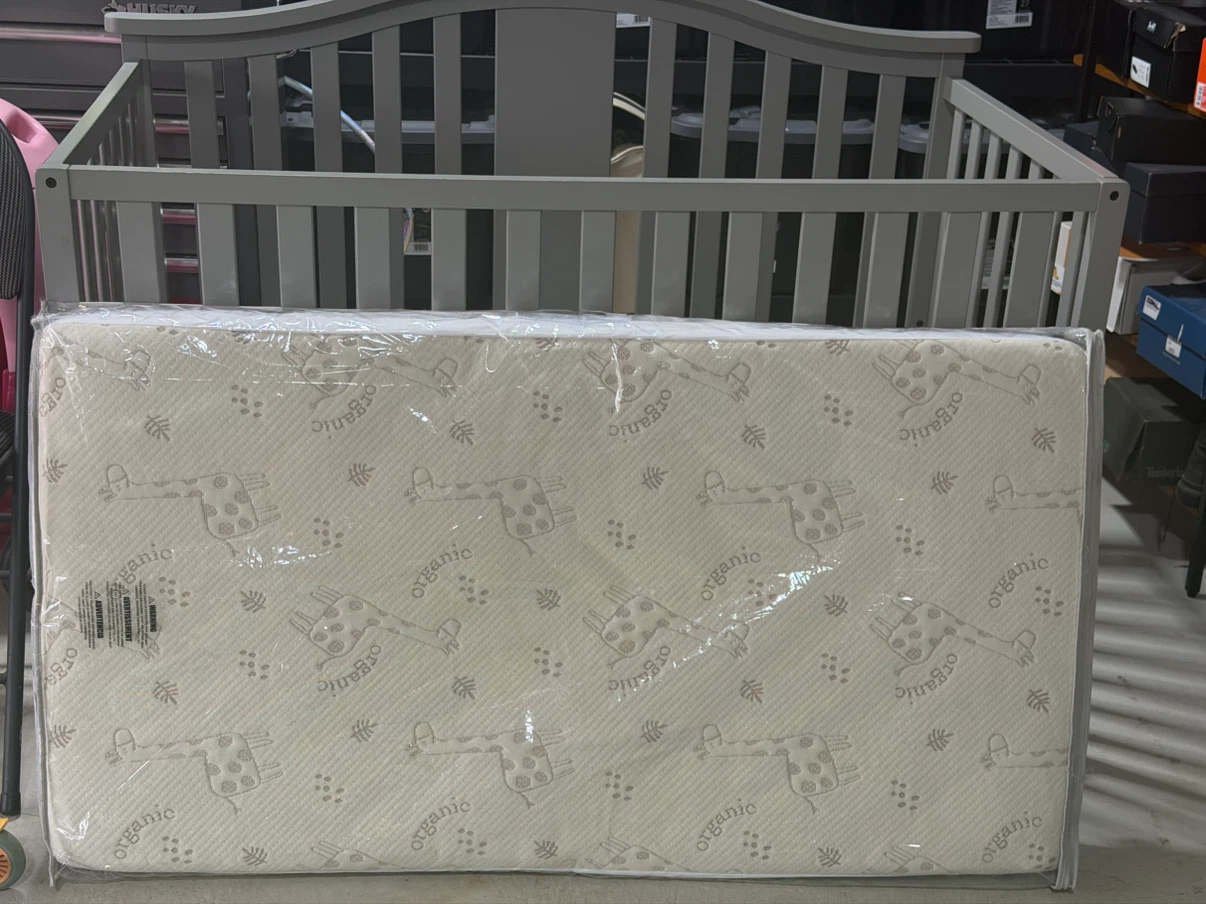 Baby Crib with brand new mattress - Graco - photo 3
