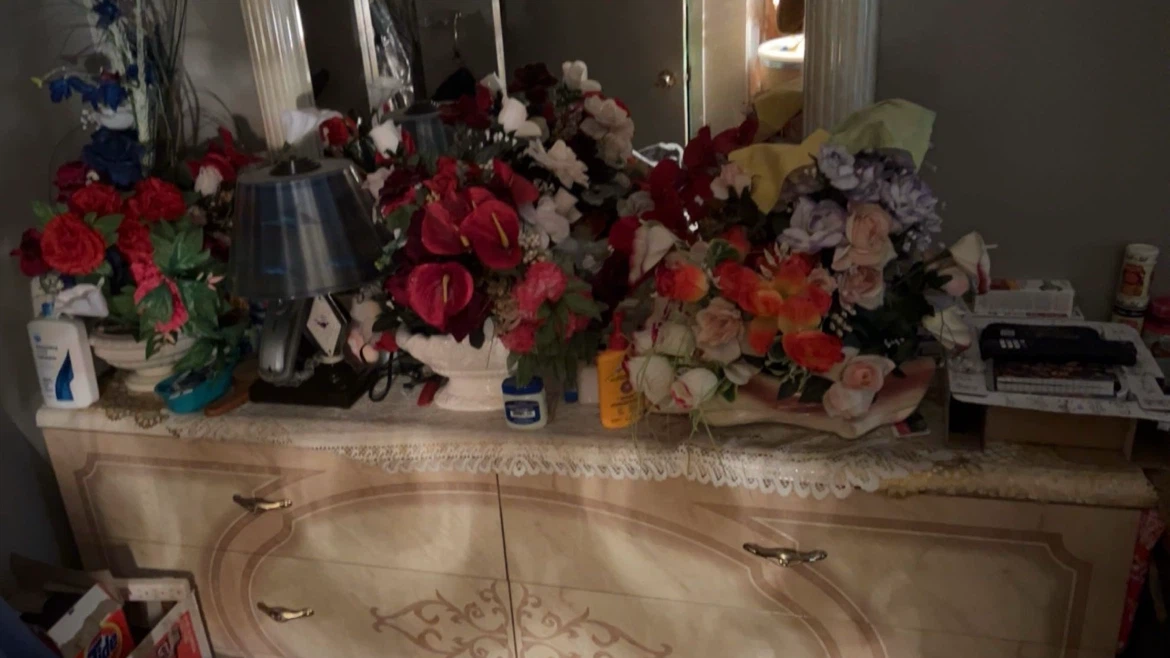 Queen size bed room set - photo 3