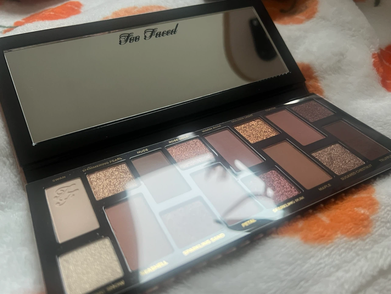 BORN THIS WAY The Natural Nudes - Too Faced eyeshadow palette