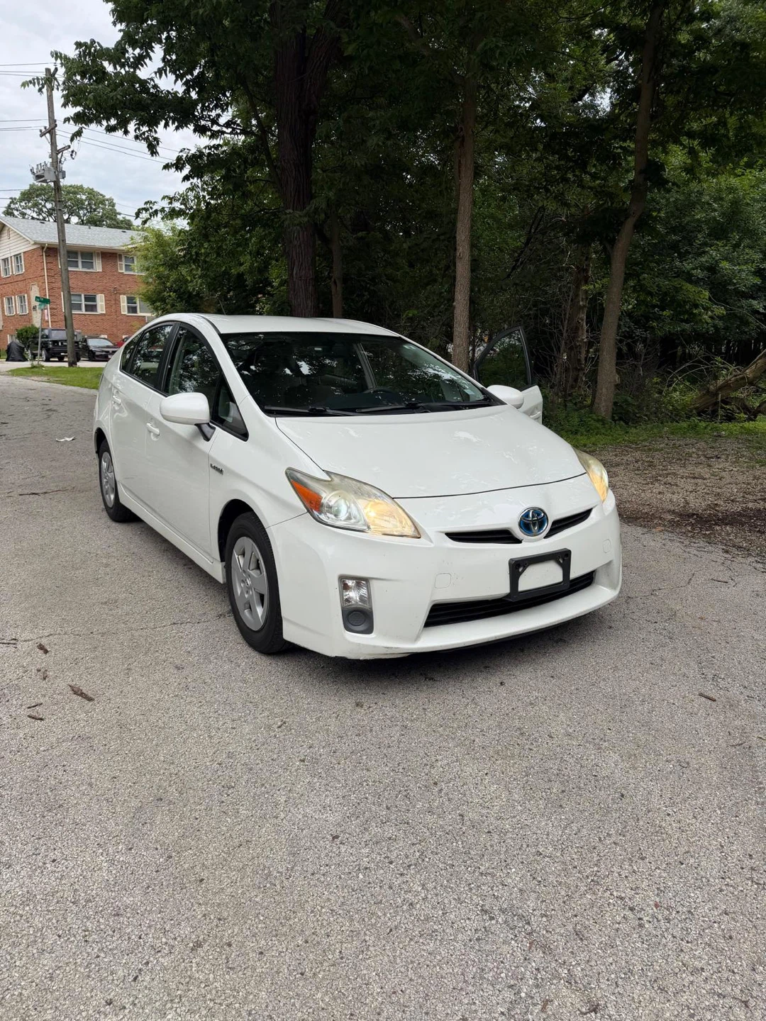 White Toyota Prius 2011