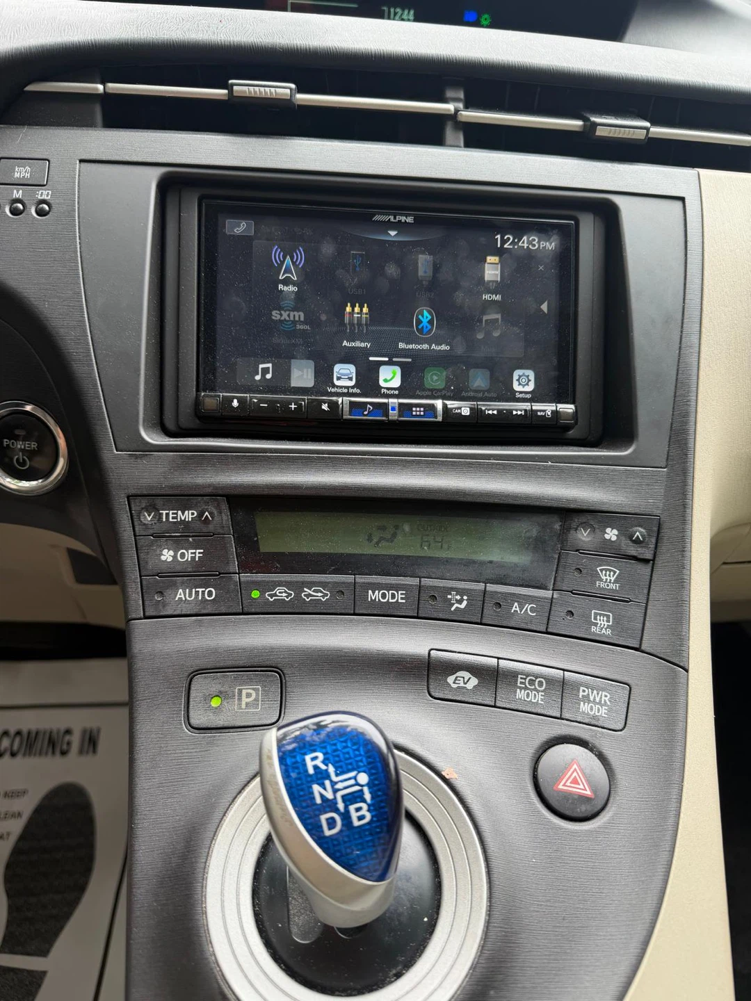 White Toyota Prius 2011 - photo 2