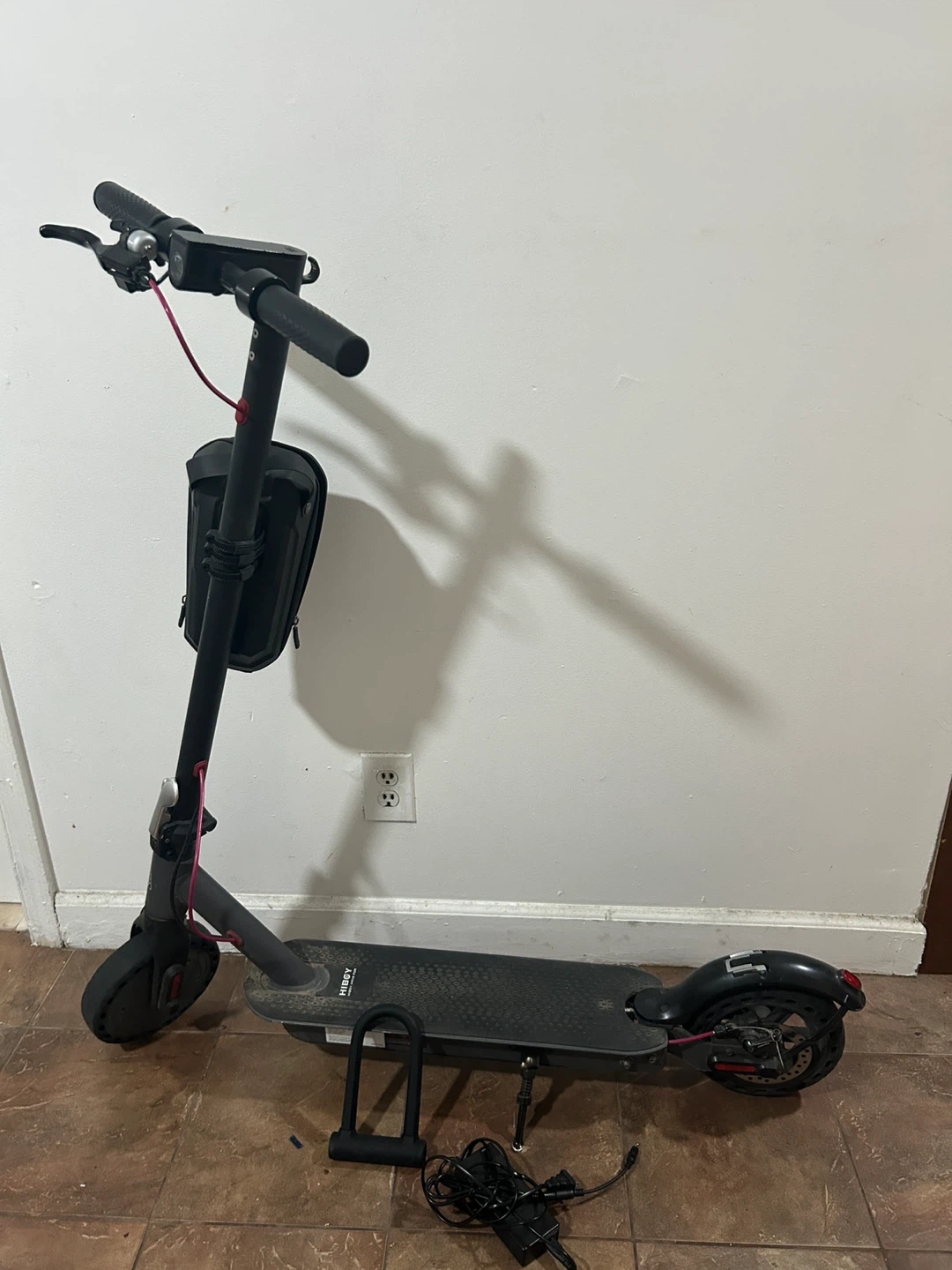 Electric Scooter with U-Lock and Bag