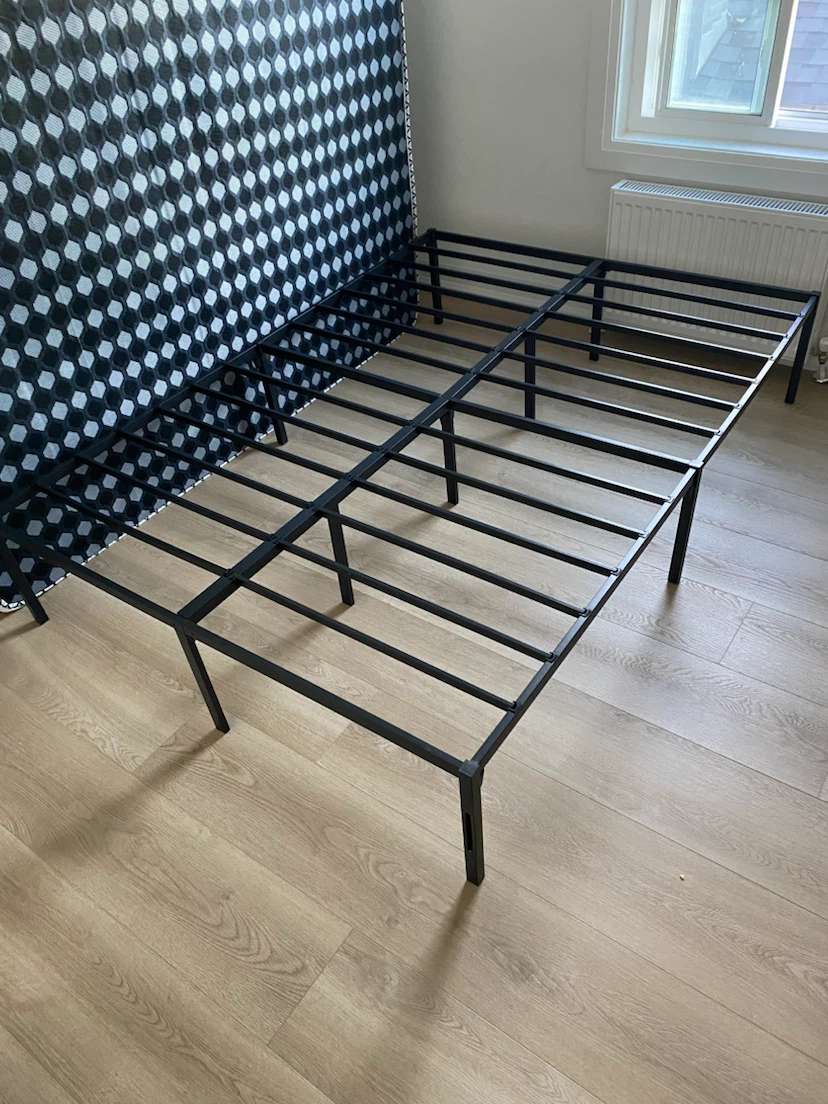 Full size mattress with frame - photo 3
