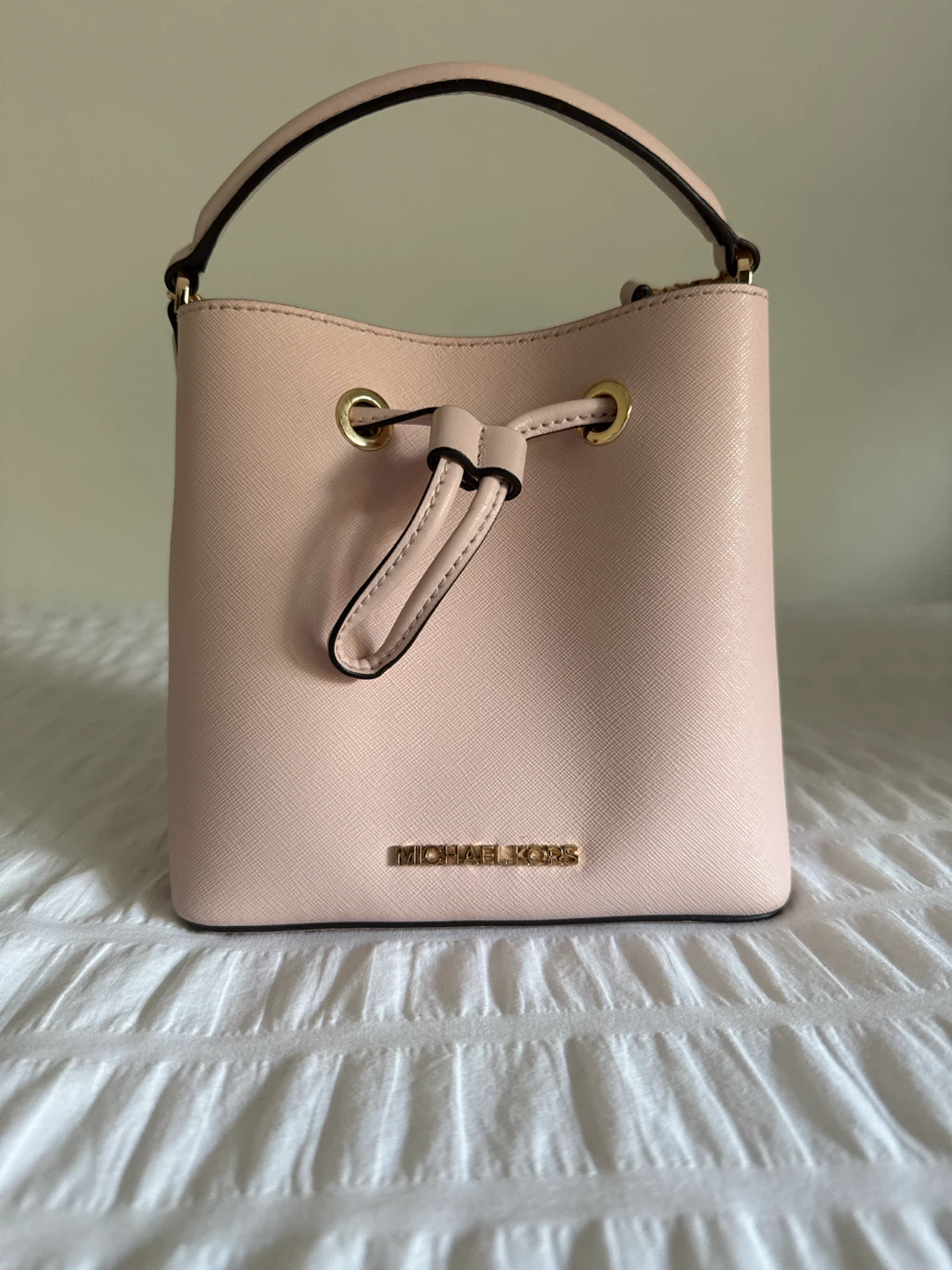 Micheal Kors Suri small bucket bag