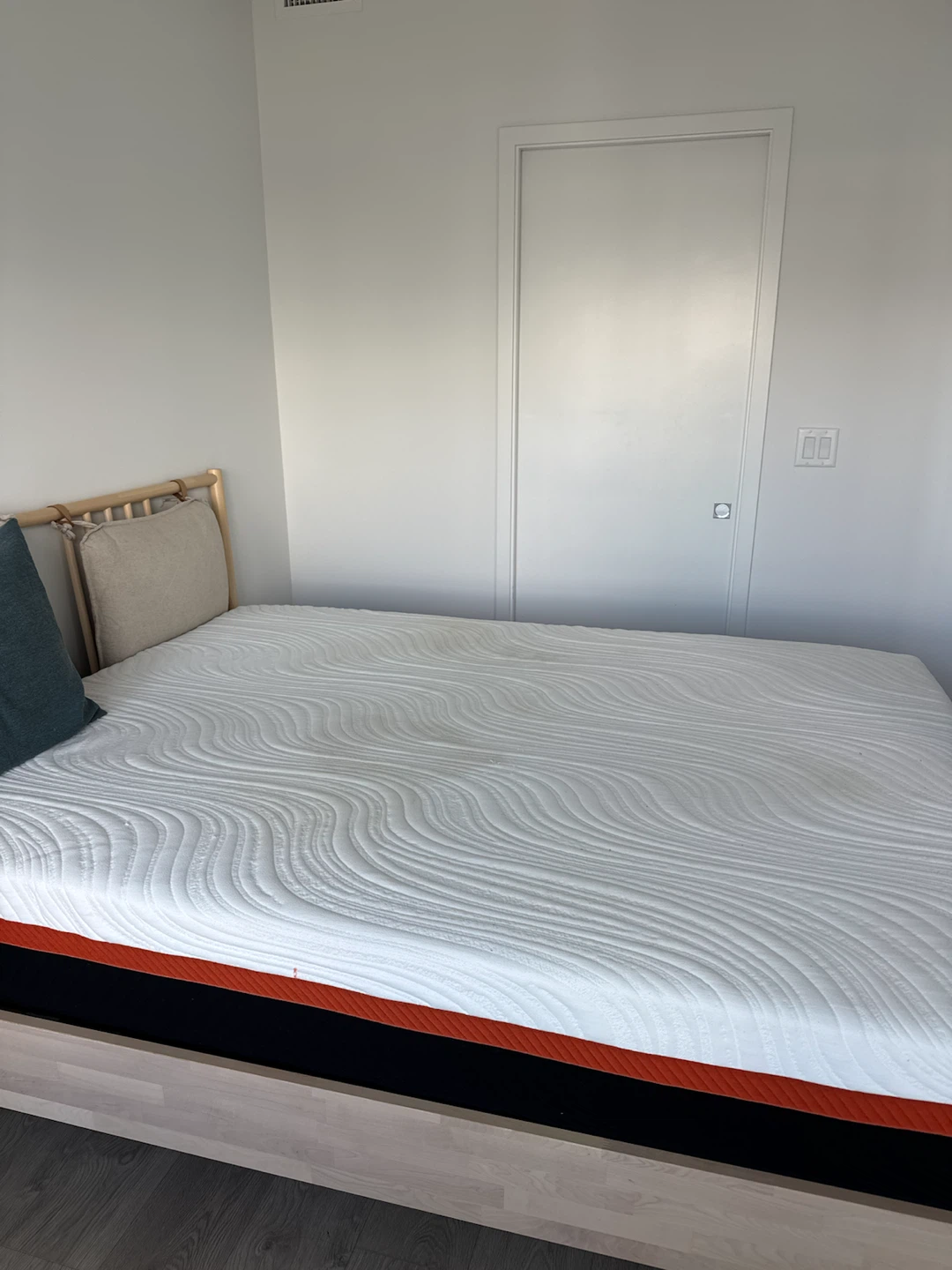 Queen size Bed Mattress - photo 2