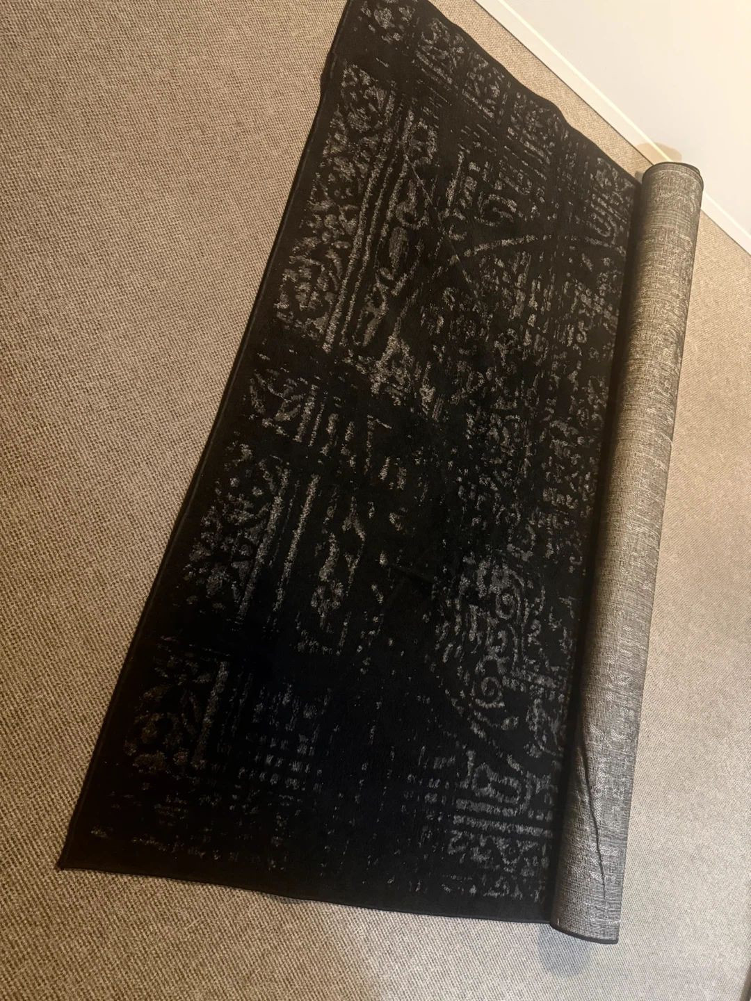 Large Black Carpet - photo 2