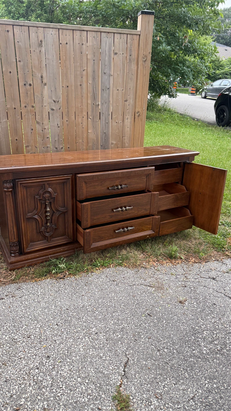 Vintage Ornate Wooden Buffet / Sideboard – Large Carved Detail - photo 2