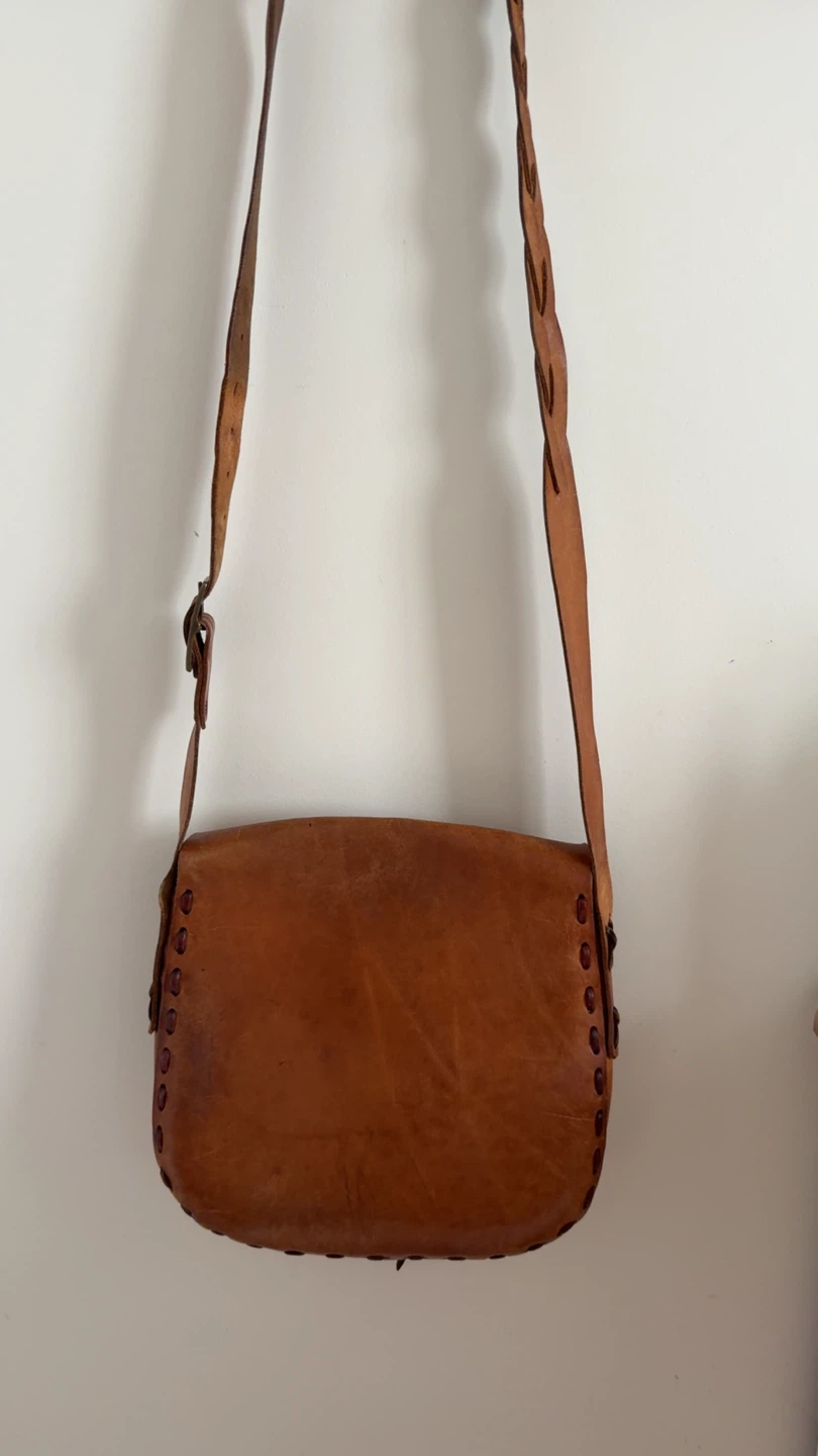 Vintage 80s Leather Crossbody Purse with Bug Embossment - photo 3
