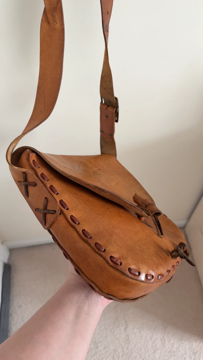 Vintage 80s Leather Crossbody Purse with Bug Embossment - photo 5