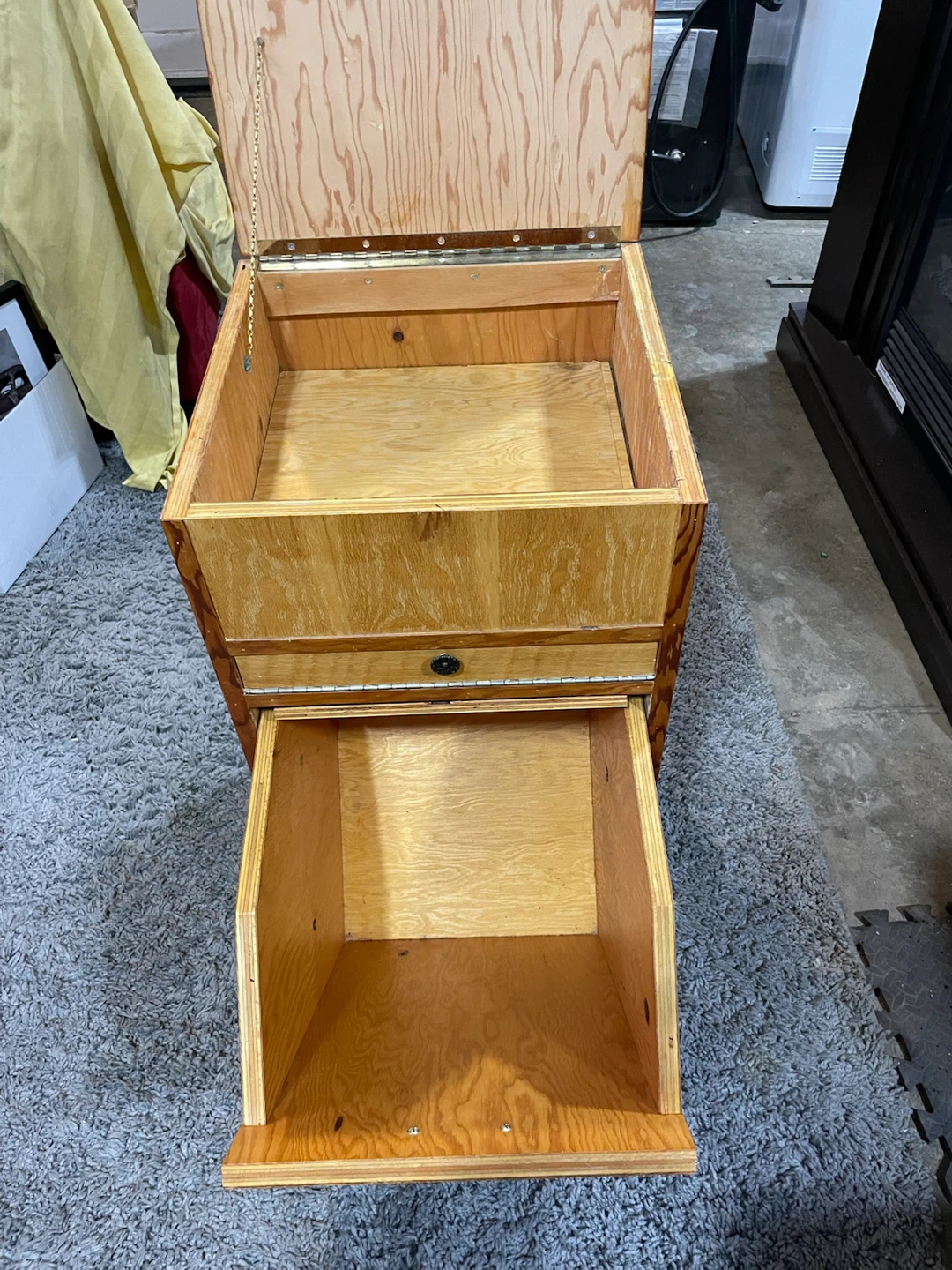 Dog food storage bin with area for storing scoop and treats - photo 2