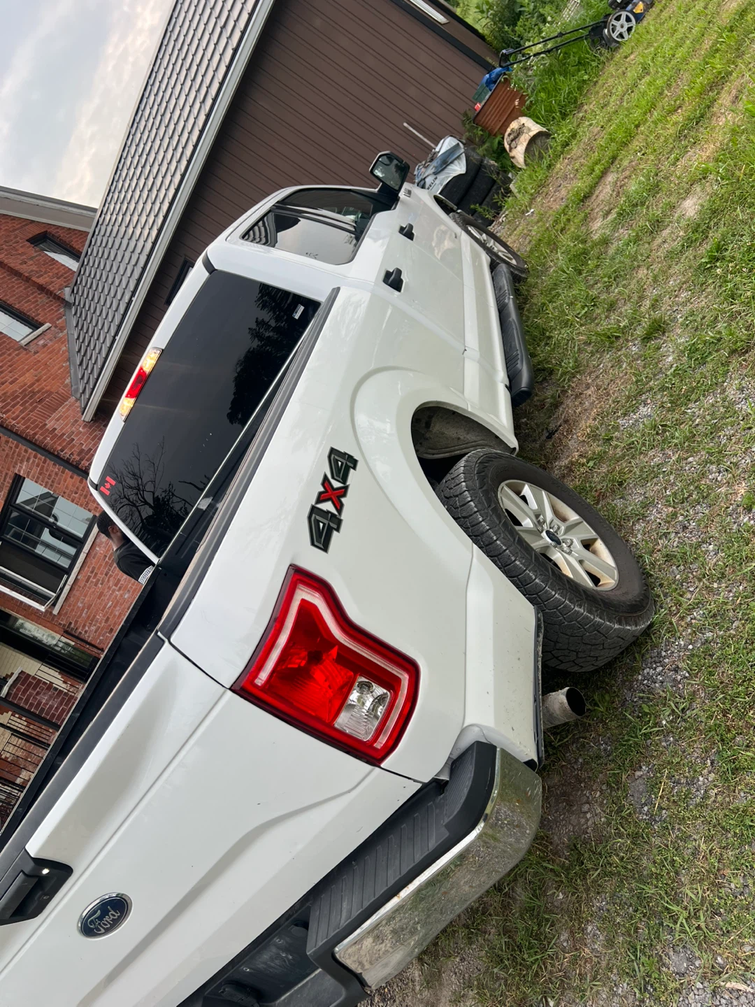 White Ford F-150 Truck - photo 3