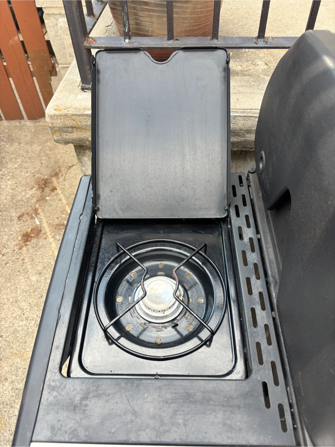Sterling 6 Burner Propane BBQ with Side Burner - photo 3