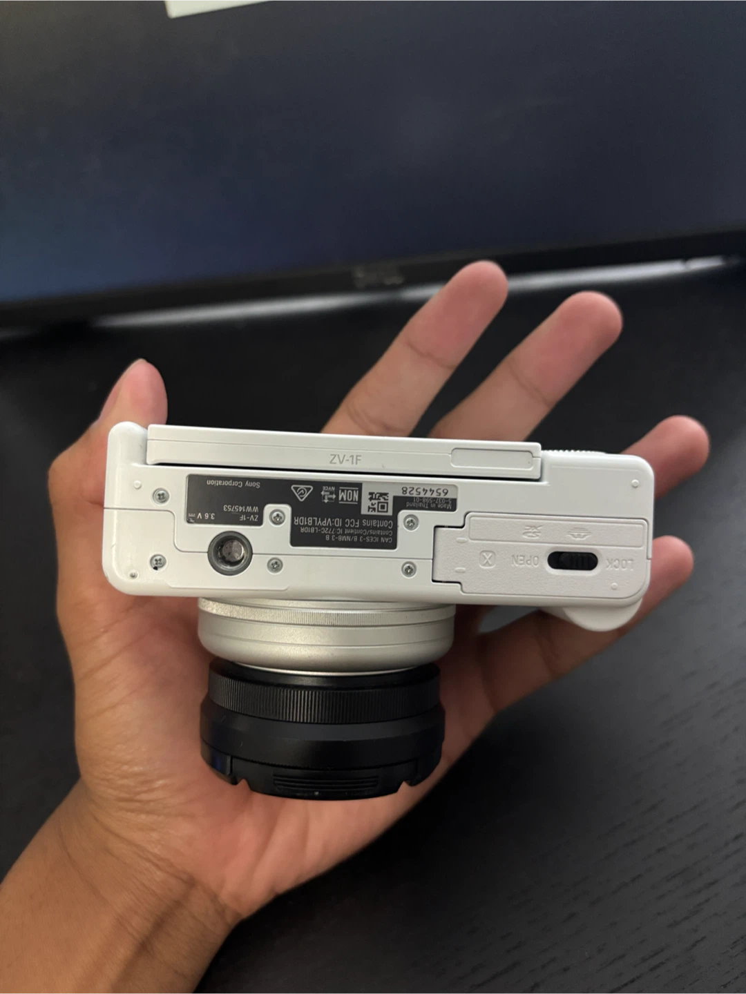 Sony ZV-1F Camera with Wide Angle Lens and Light - photo 2