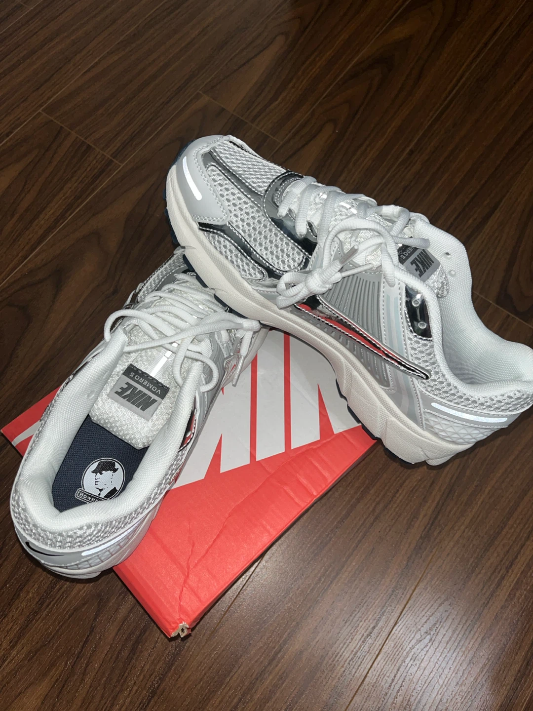 Nike Zoom Vomero 5 size US 8.5