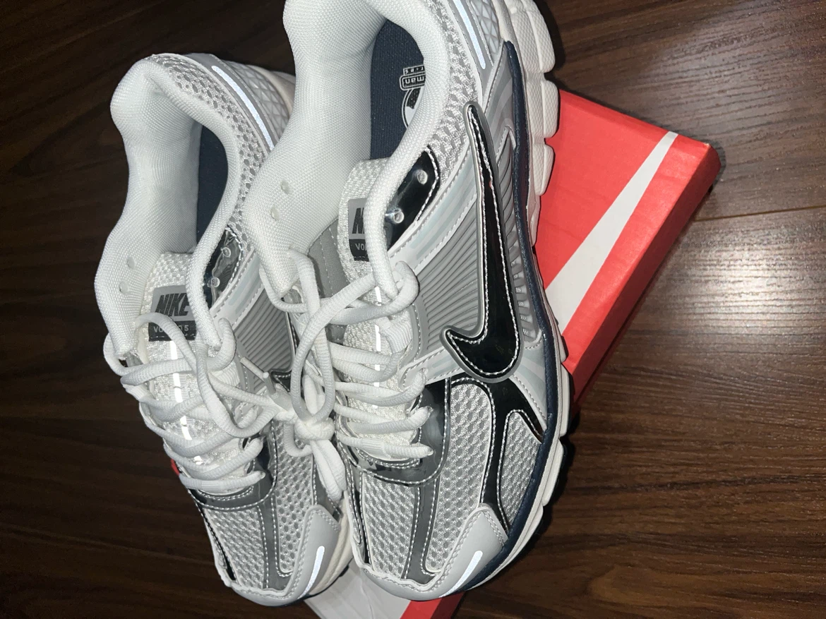 Nike Zoom Vomero 5 size US 8.5 - photo 3