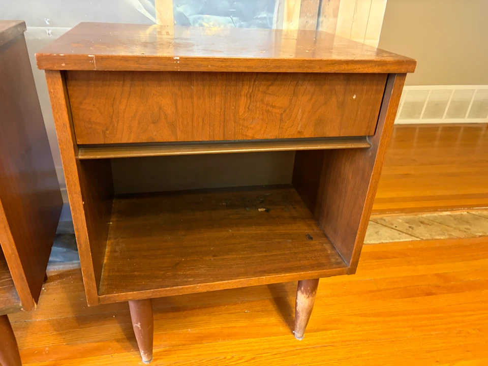 Two Mid-Century Modern Nightstands - photo 3