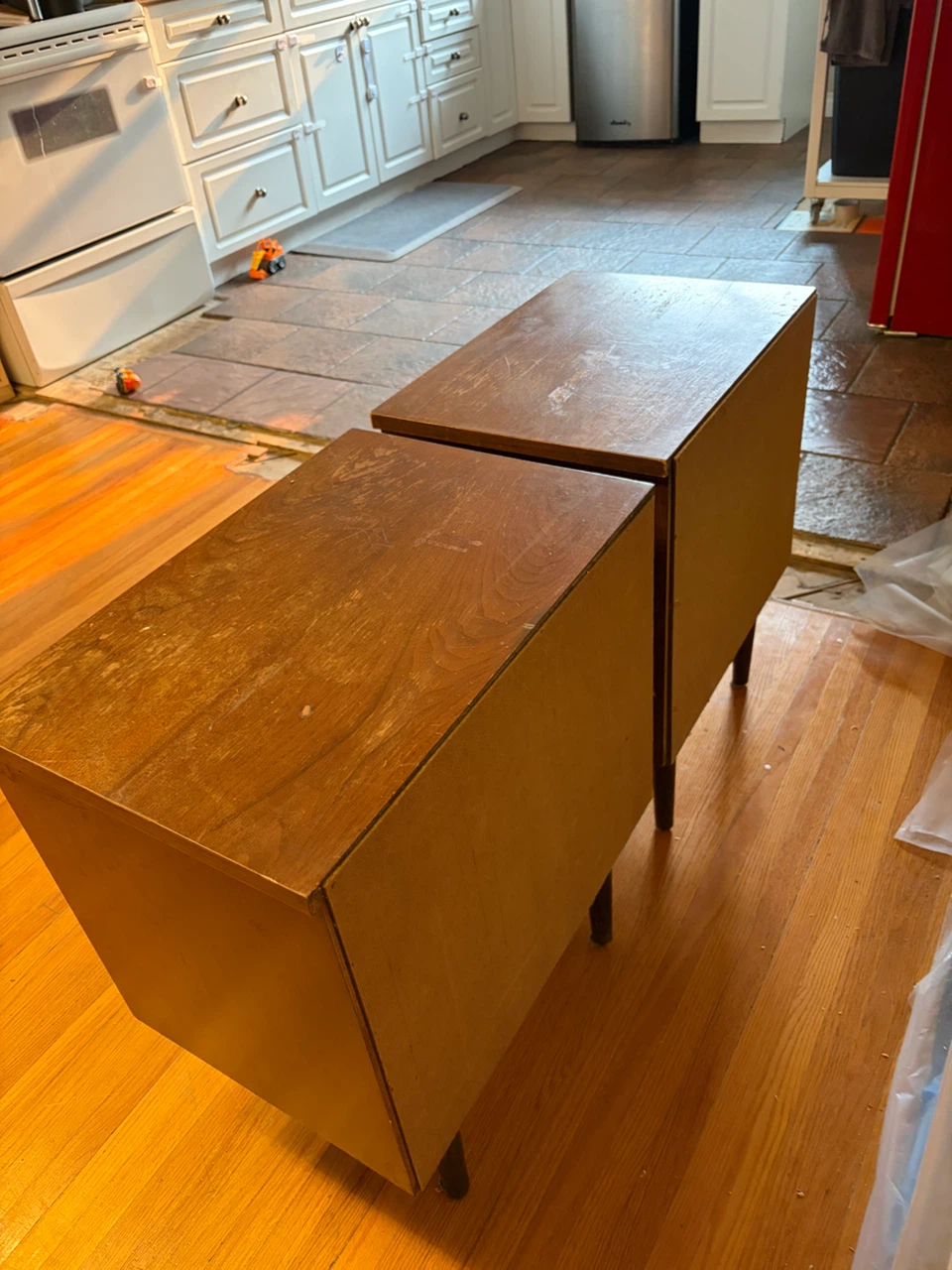 Two Mid-Century Modern Nightstands - photo 4