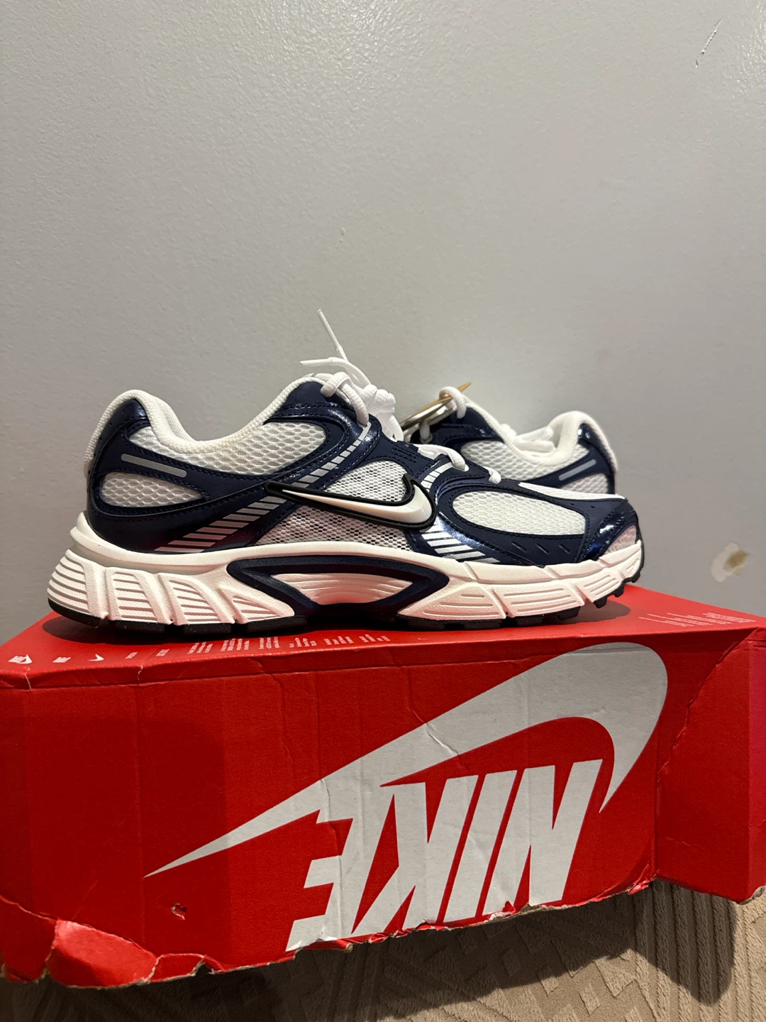 Nike V5 RNR Sneakers - Navy/White - Size 10 - photo 2