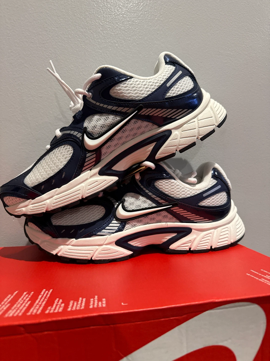 Nike V5 RNR Sneakers - Navy/White - Size 10 - photo 4