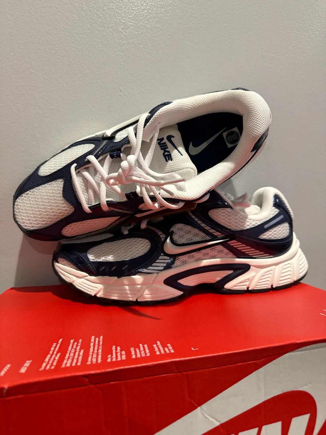 Nike V5 RNR Sneakers - Navy/White - Size 10 - photo 5