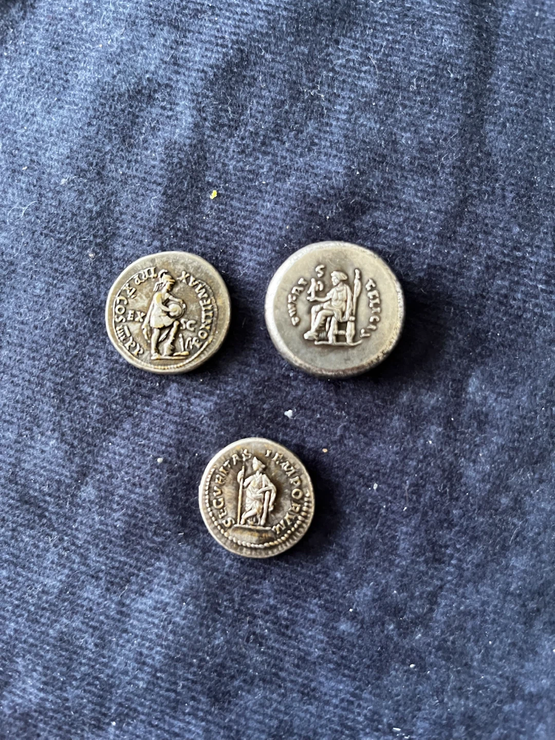 Lot of 3 Ancient Roman Coins - photo 2