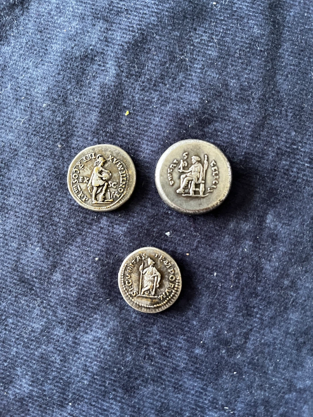 Lot of 3 Ancient Roman Coins - photo 3