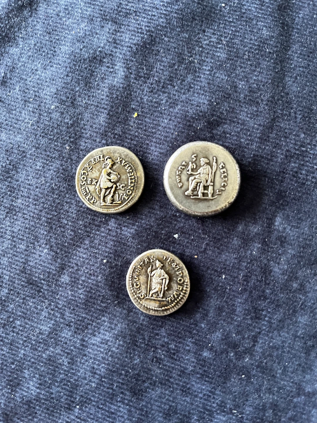 Lot of 3 Ancient Roman Coins - photo 5