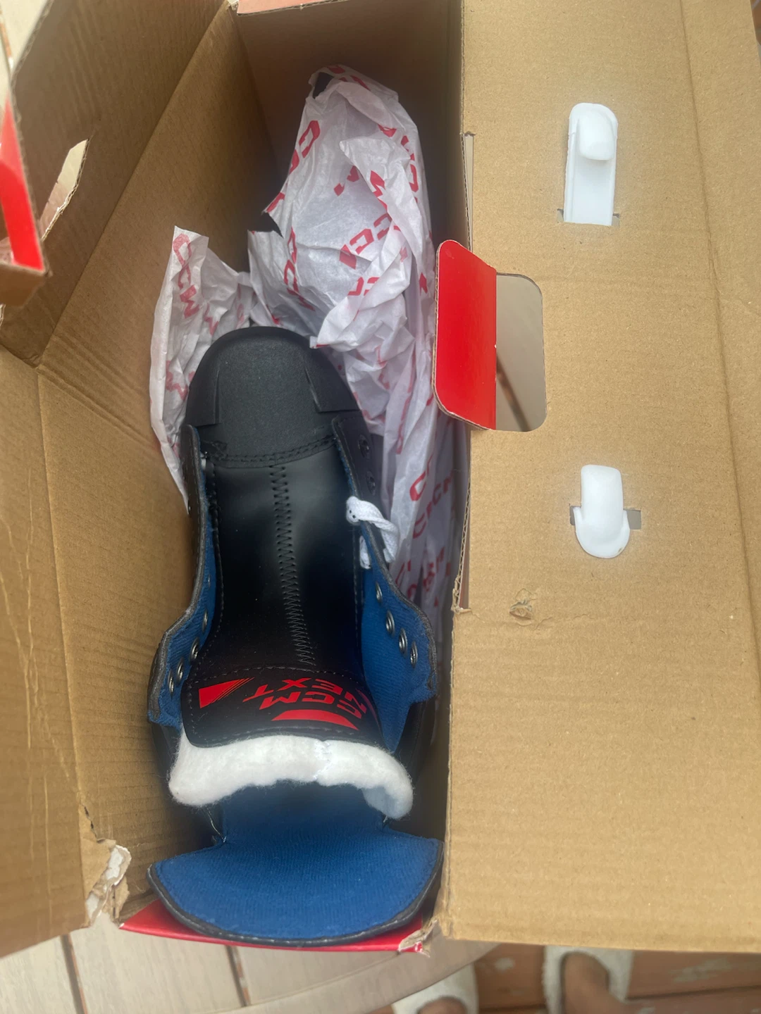 CCM Next Youth Ice Skates - photo 3