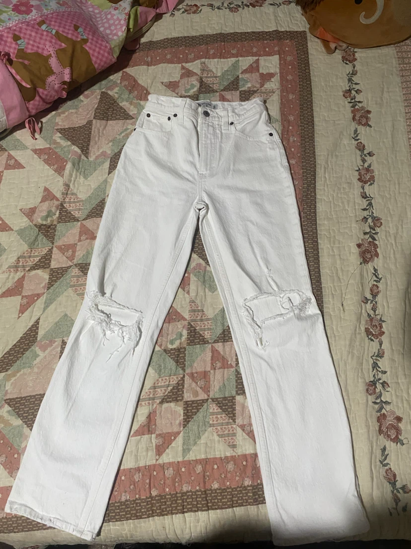 Abercrombie and Fitch White High Rise 90s Straight Jeans