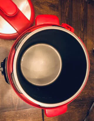 Wolfgang Puck Electric Pressure Cooker - photo 2