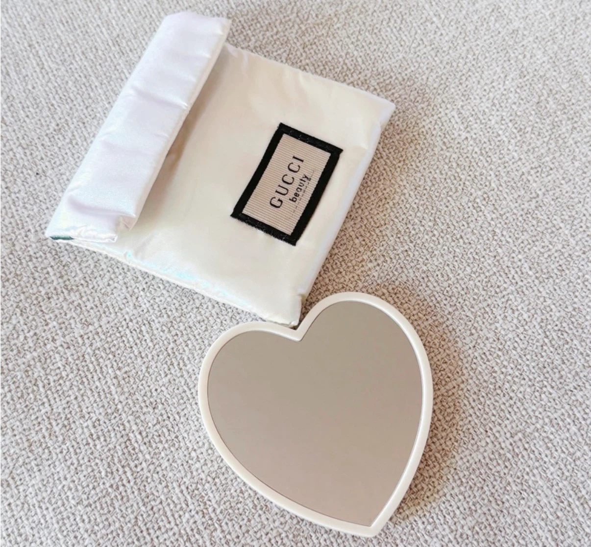 GUCCI Beauty Heart Mirror with Pouch - photo 2