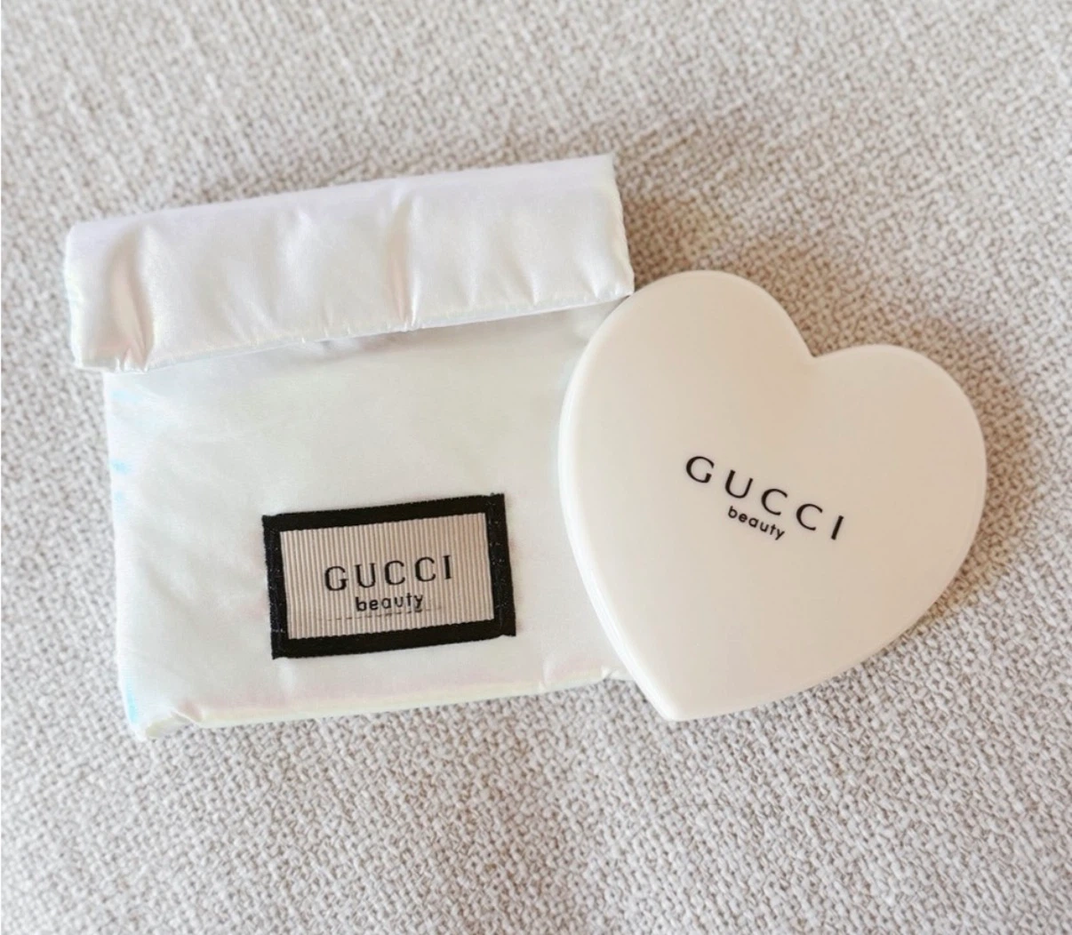 GUCCI Beauty Heart Mirror with Pouch - photo 3