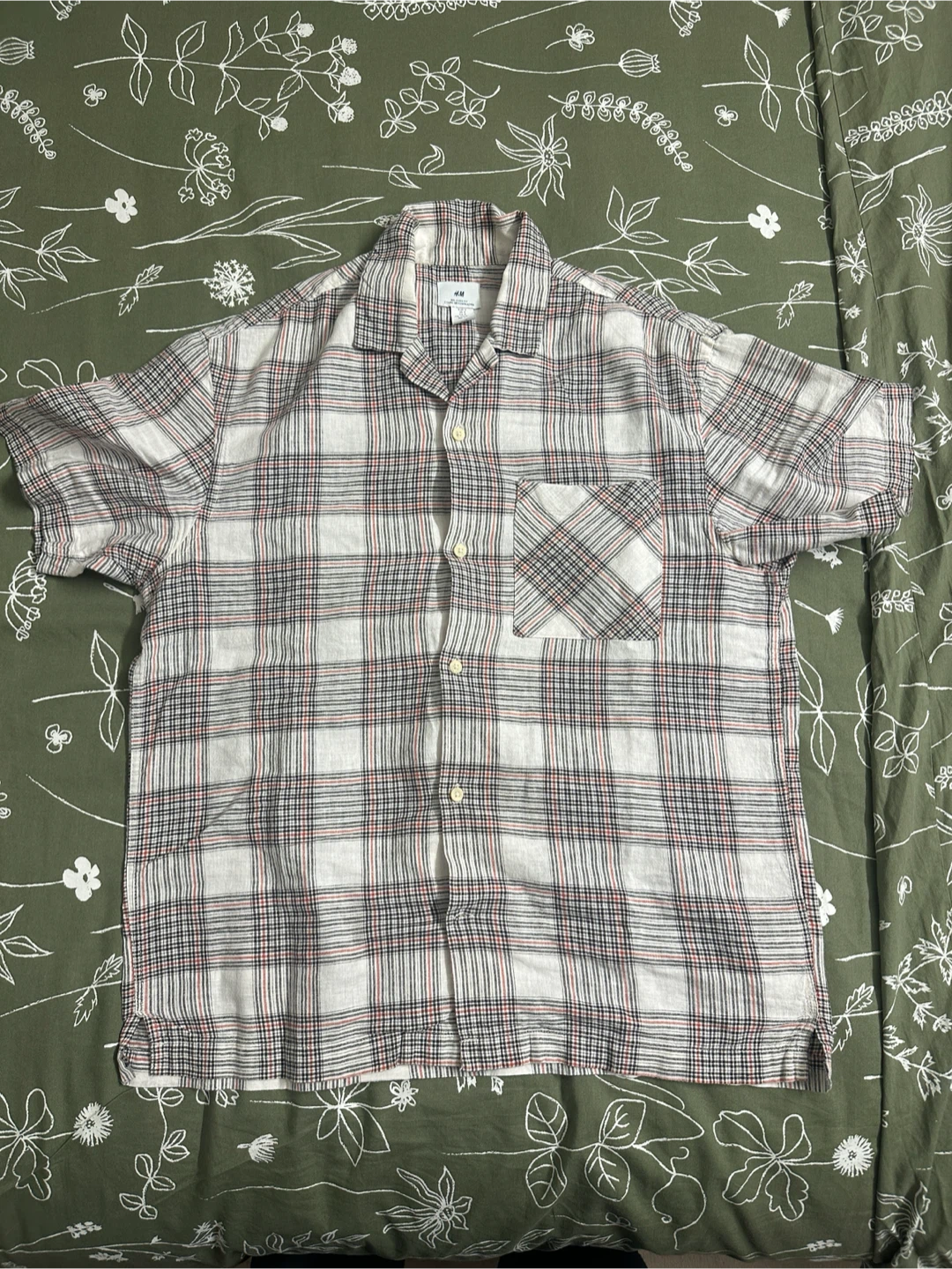 H&M Plaid Short Sleeve Button-Up Shirt