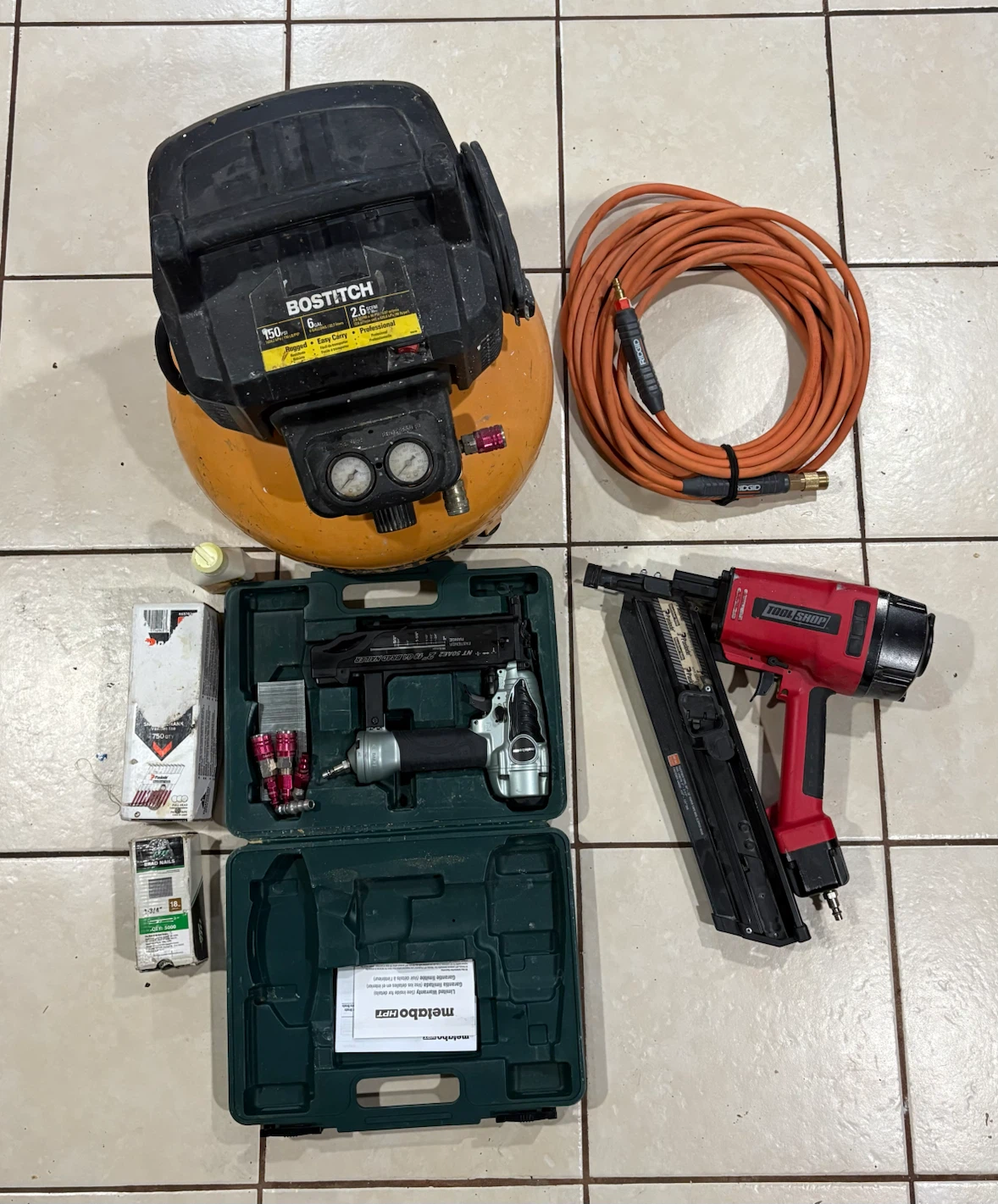 Kit Air Compressor and Hose with guns of finish and framing