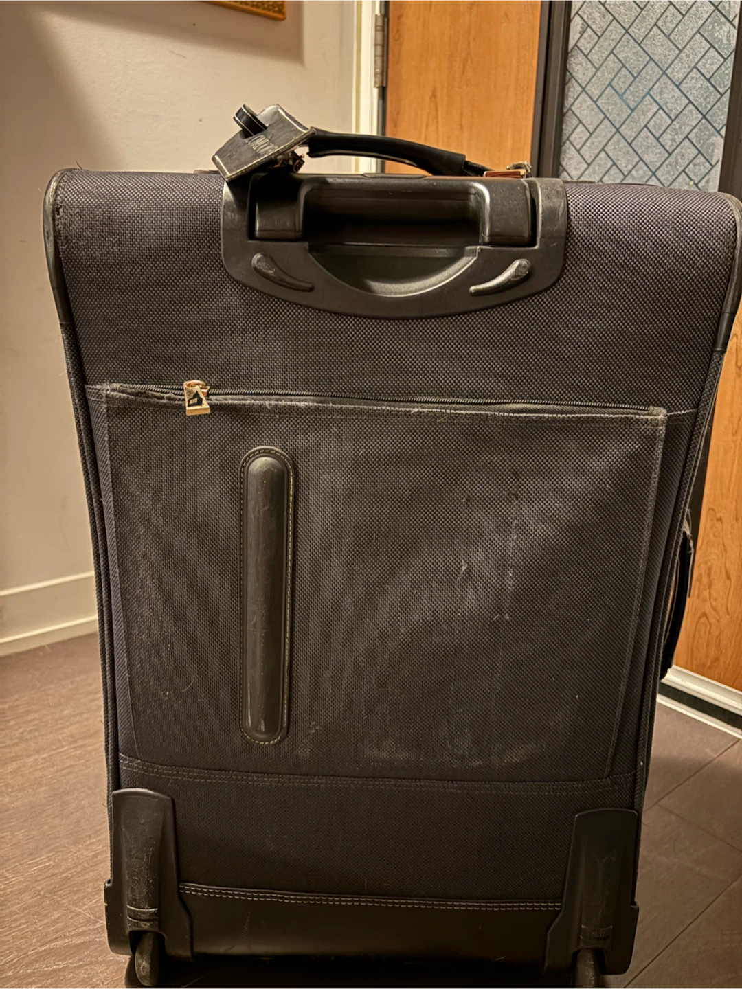 London Fog Luggage - Black Softside Spinner Suitcase - photo 2