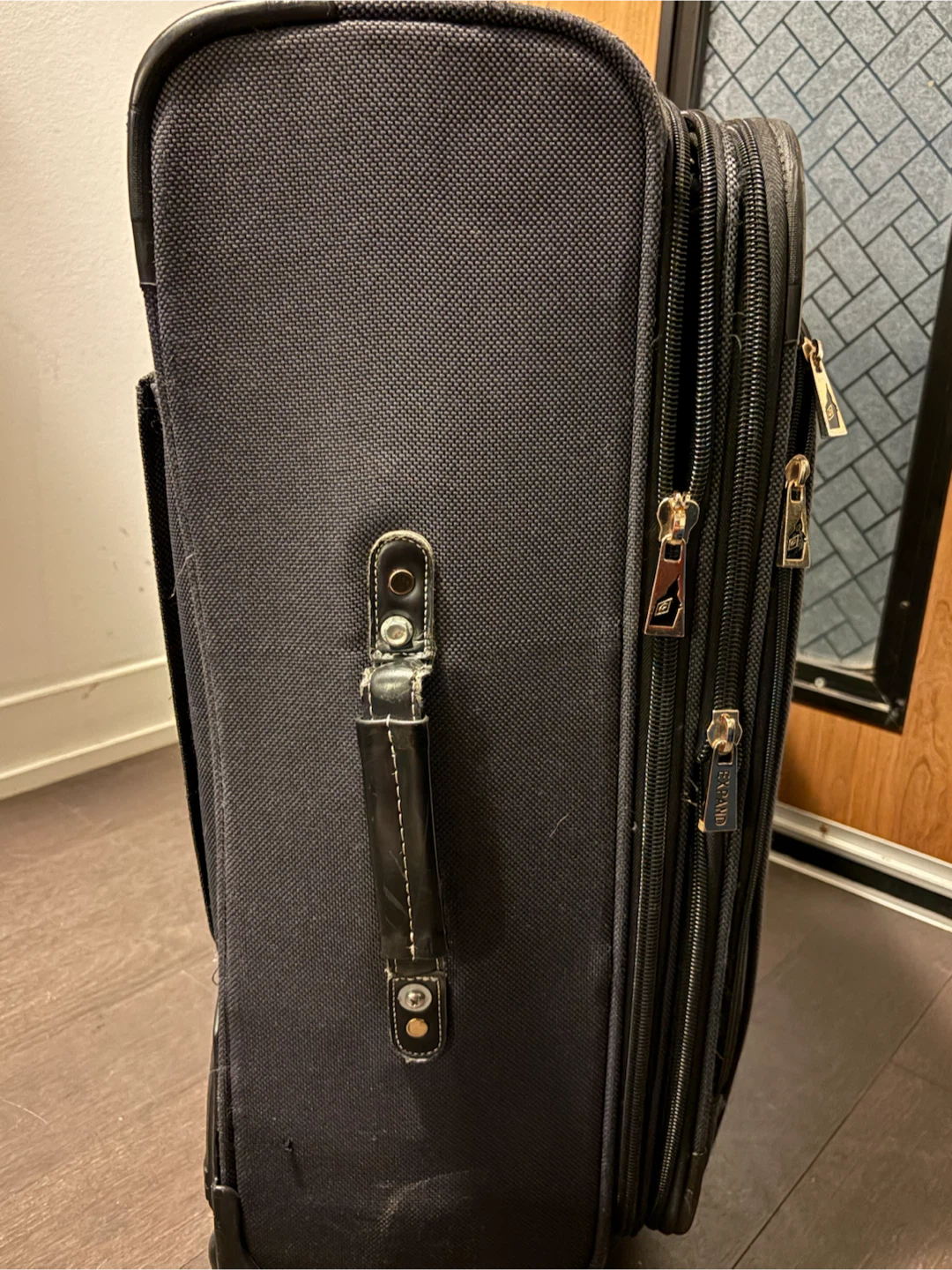 London Fog Luggage - Black Softside Spinner Suitcase - photo 3