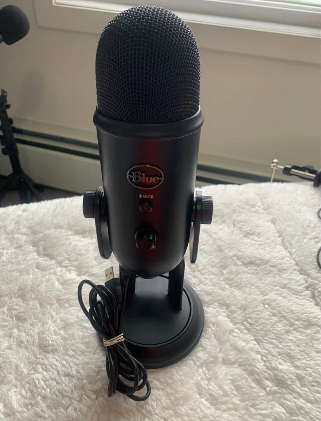 Blue Yeti Blackout Professional USB Microphone - photo 2