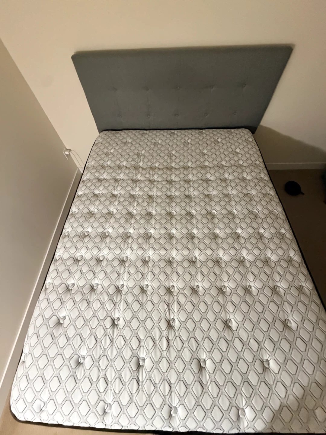 Queen bed with mattress and box spring. - photo 2