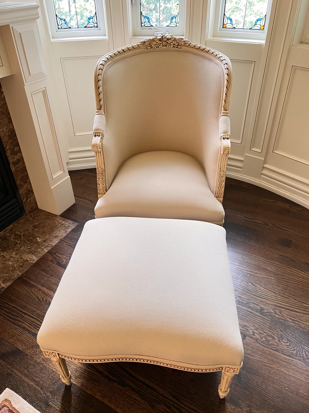Ornate Accent Chair with Ottoman - photo 2